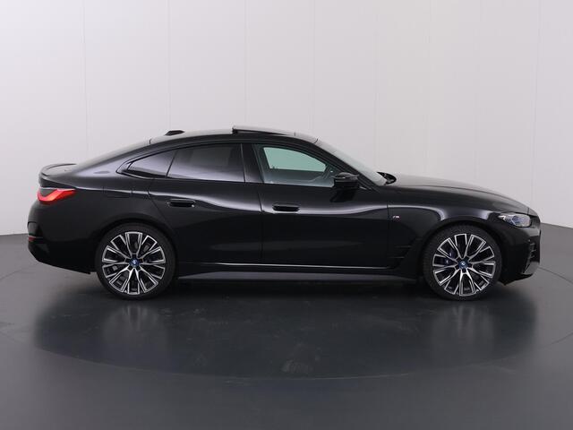 BMW i4 M50 High Executive 84 kWh | SOH 98% | M-Sport | Schuif/Kantel dak | Sportstoelen | Harman/Kardon | x-Drive | Widescreen | Adaptief Onderstel | DAB | Stoelen/stuur verwarmbaar | Trekhaak | Laserlicht |