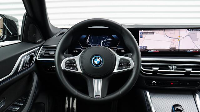 BMW i4 eDrive35 High Executive M-Sport | Harman/Kardon | Schuifdak | Head-up | Trekhaak | Driving Assistant Professional