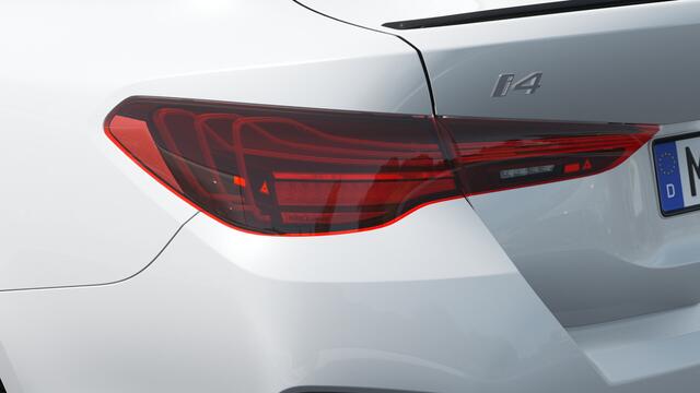 BMW i4 eDrive35 Gran Coupé M Sport / Adaptieve LED / Comfort Access / Achteruitrijcamera / Active Cruise Control / Stoelverwarming