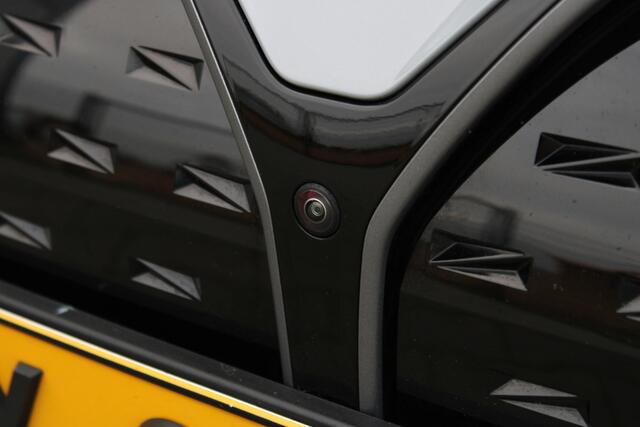 BMW i4 M50 High Executive 84 kWh | Incl. 12 maanden garantie | Assisted driving | Climate control | 360° camera | Uitklapbare trekhaak | Stoel/stuurverwarming | Head-up display | Schuif/kantel dak |