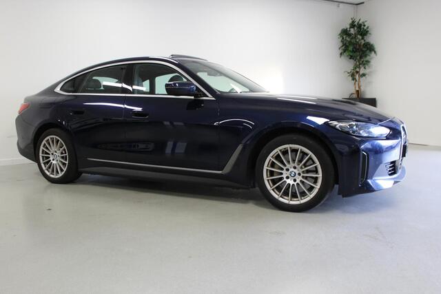 BMW i4 eDrive40 High Executive 84 kWh | SCHUIF/-KANTELDAK | CARPLAY | DAB | NAVIGATIE | HARMAN/KARDON | CAM |