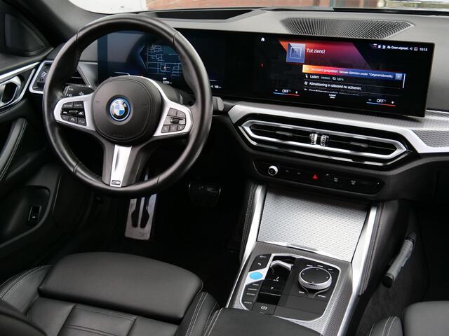 BMW i4 eDrive35 High Executive 70 kWh 286 Pk Automaat M-Sport / Navi / DAB / Leer / Camera / Apple Carplay / SOH 97,2%