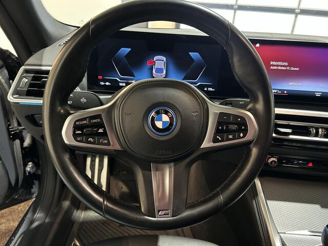 BMW i4 eDrive40 84 kWh | trekhaak | Leder interieur |