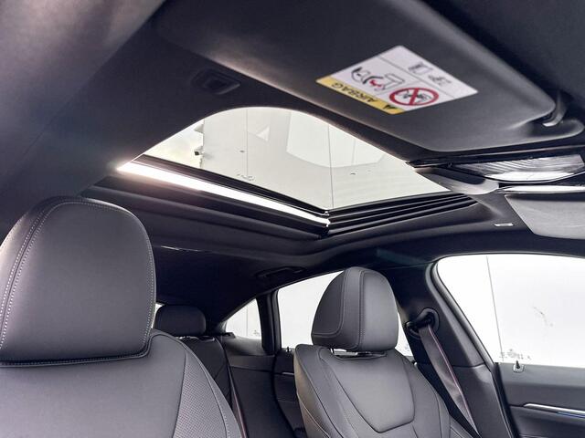 BMW i4 xDrive40 M-Sport Pro / Glazen Schuifdak / Comfort Acces / Adaptieve LED Koplampen / Trekhaak Elektrisch Wegklapbaar / Getinte Ramen / 19"