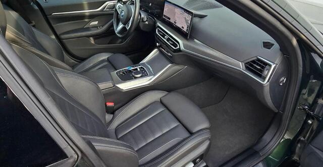 BMW i4 eDrive35 High Executive 70 kWh M Sport | Harman Kardon | Panoramadak | Stuurverwarming | Stoelverwarming | Head-Up Display | Adaptive Cruise Control | Keyless | Memory Seats | Laser Lights | Trekhaak | 360 Camera