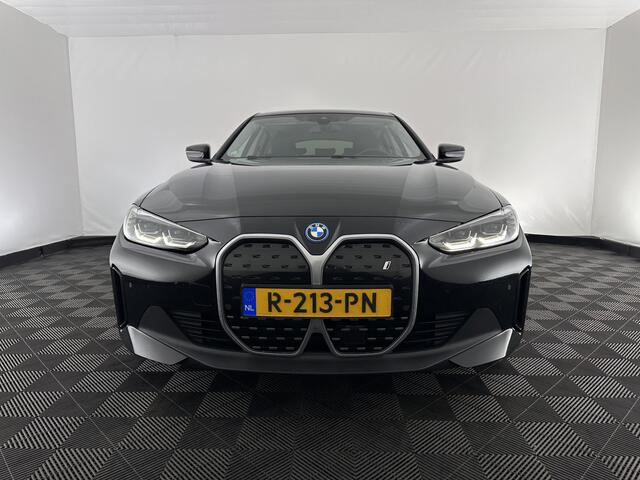 BMW i4 eDrive40 High Executive 84 kWh [ 3-Fase ] {SOH-95%} (INCL.BTW) *HEAD-UP | LEATHER | FULL-LED | WIDESCREEEN-DIGI-COCKPIT | CAMERA | KEYLESS | HIFI-SOUND | PRIVACY-GLASS | ECC | PDC | CRUISE | 17''ALU*
