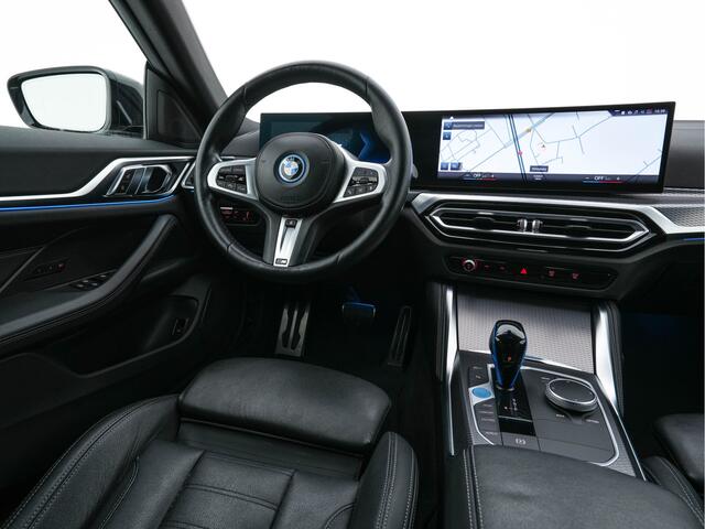 BMW i4 eDrive40 High Executive 84 kWh M-Sportpack [ 3-Fase ] {SOH-93%} (INCL.BTW) Aut *LEATHER | HEAD UP | FULL-LED | HIFI-SOUND | CRUISE | WIDESCREEN-COCKPIT | DAB+ | CAMERA | AMBIENTLIGHT | CARPLAY | HEATED-SPORTSEATS | PRIVACY-GLASS | 19''ALU*