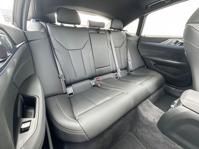 BMW i4 eDrive35 M Sport Edition M Sport Pro / Glazen Schuifdak / Adaptieve Cruise Control / Comfort Acces / Adaptieve LED koplampen / 19 Inch | ElectricDeals