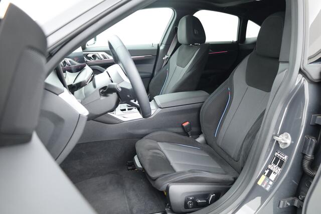 BMW i4 eDrive40 M Sport Pro 84 kWh | S/K-Dak | Elek. Trekhaak | Shadowline | Widescreen | Adapt. Cruise | Camera+PDC | Memory | Stoel-Stuurverw. | Nav+App.Connect V