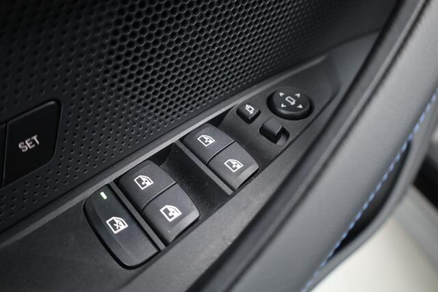 BMW i4 eDrive40 M Sport Pro 84 kWh | S/K-Dak | Elek. Trekhaak | Shadowline | Widescreen | Adapt. Cruise | Camera+PDC | Memory | Stoel-Stuurverw. | Nav+App.Connect V