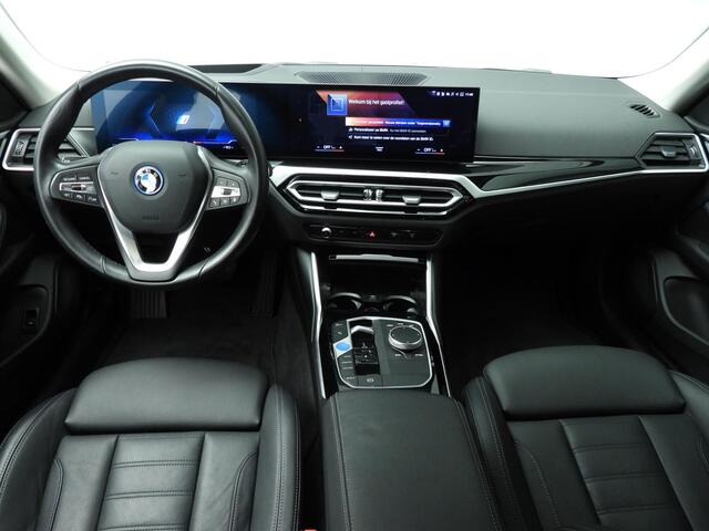 BMW i4 Gran Coupé eDrive40 | LED | Leder | HUD | Sportstoelen | Stoelverwarming | Achteruitrijcamera | DAB | Alu 17 inch