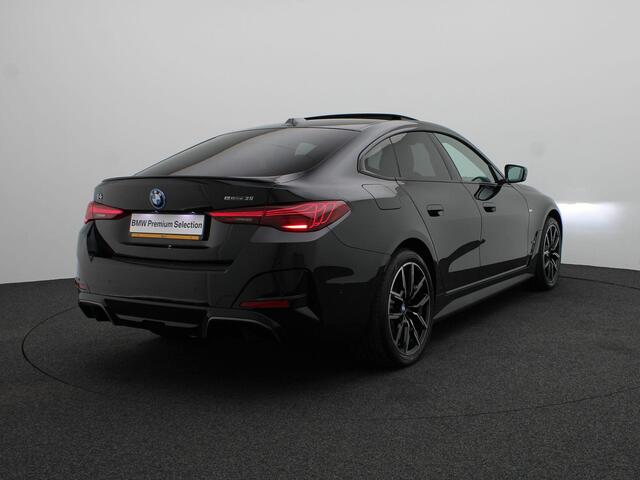 BMW i4 eDrive35 M Sport Edition | Innovation Pack | Comfort Pack | Stuurwielrand Verwarmd | Trekhaak | Schuifdak | Driving Assistant Professional | Harman Kardon | 19''