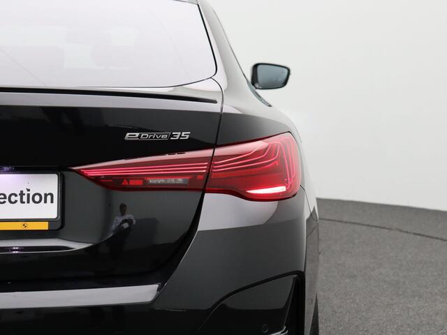 BMW i4 eDrive35 M Sport Edition | Innovation Pack | Comfort Pack | Stuurwielrand Verwarmd | Trekhaak | Schuifdak | Driving Assistant Professional | Harman Kardon | 19''