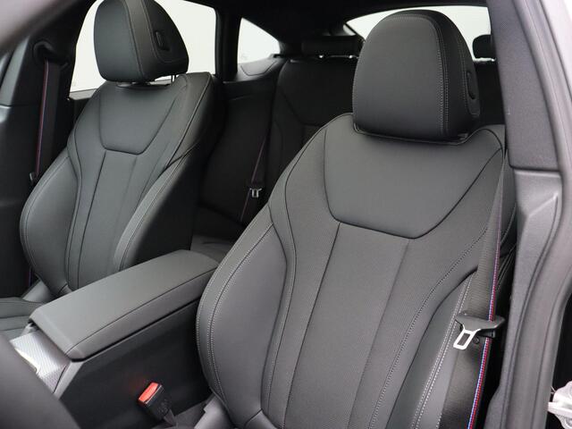 BMW i4 eDrive35 M Sport Edition | Innovation Pack | Comfort Pack | Stuurwielrand Verwarmd | Trekhaak | Schuifdak | Driving Assistant Professional | Harman Kardon | 19''