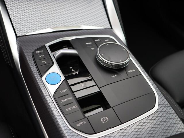 BMW i4 eDrive35 M Sport Edition | Innovation Pack | Comfort Pack | Stuurwielrand Verwarmd | Trekhaak | Schuifdak | Driving Assistant Professional | Harman Kardon | 19''