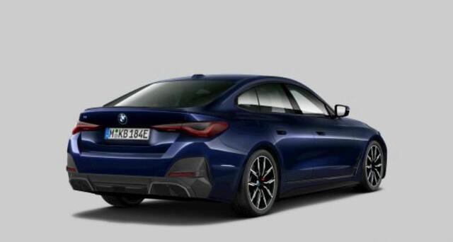 BMW i4 eDrive40 84 kWh M Sport pro - Active cruise control - Elektrisch verwarmde voorstoelen - Stuurwielrand verwarmd - Getinte ruiten - Comfort Access - Harman kardon - Ambiance verlichting -