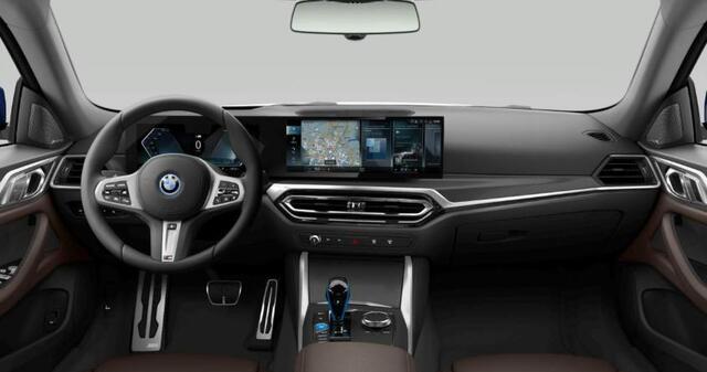 BMW i4 eDrive40 84 kWh M Sport pro - Active cruise control - Elektrisch verwarmde voorstoelen - Stuurwielrand verwarmd - Getinte ruiten - Comfort Access - Harman kardon - Ambiance verlichting -