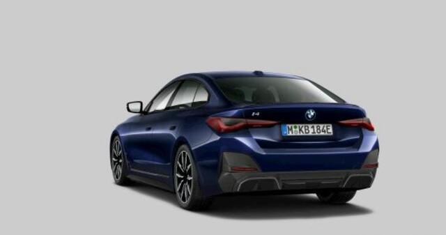 BMW i4 eDrive40 84 kWh M Sport pro - Active cruise control - Elektrisch verwarmde voorstoelen - Stuurwielrand verwarmd - Getinte ruiten - Comfort Access - Harman kardon - Ambiance verlichting -