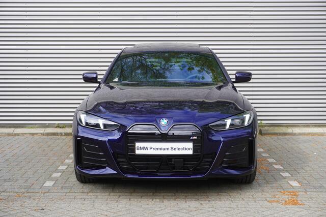 BMW i4 eDrive35 M Sportpakket | Comfort Pack | Stuurwielrand verwarmd | Trekhaak met elektrisch wegklapbare kogel | Elektrisch bediend glazen schuif-/kanteldak | Extra getint glas