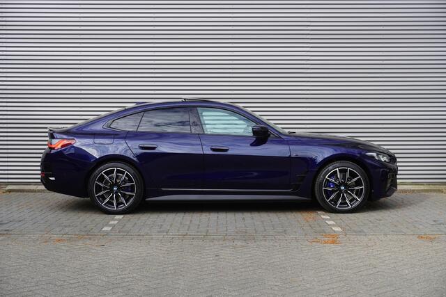BMW i4 eDrive35 M Sportpakket | Comfort Pack | Stuurwielrand verwarmd | Trekhaak met elektrisch wegklapbare kogel | Elektrisch bediend glazen schuif-/kanteldak | Extra getint glas
