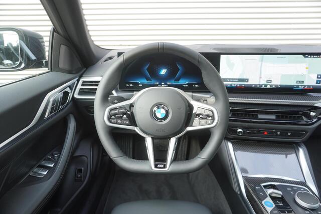 BMW i4 eDrive35 M Sportpakket | Comfort Pack | Stuurwielrand verwarmd | Trekhaak met elektrisch wegklapbare kogel | Elektrisch bediend glazen schuif-/kanteldak | Extra getint glas