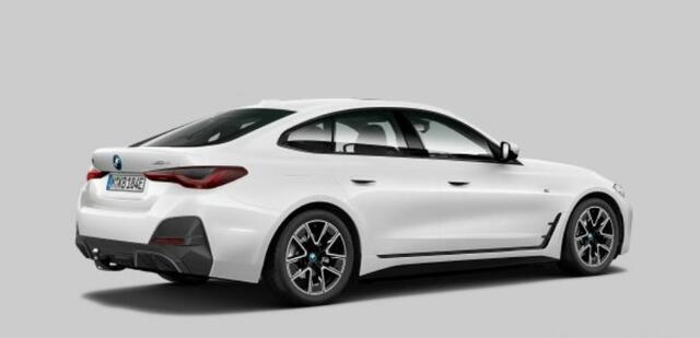 BMW i4 eDrive40 High Executive 84 kWh M Sport - Trekhaak - Panoramadak - Active Cruise Control - Hifi - Verwarmde voorstoelen - BMW Laserlight - Ambiance verlichting - M hoogglans Shadow Line -