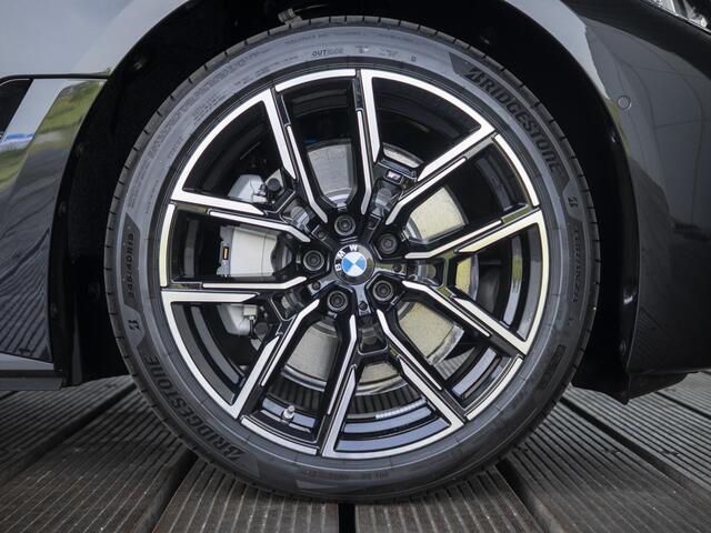 BMW i4 xDrive40 High Executive | M Sportpakket | Glazen schuif-/kanteldak | Trekhaak | Showroom Selection