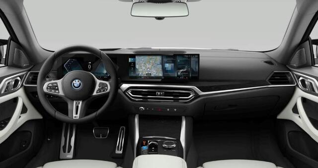 BMW i4 M50 High Executive 84 kWh Trekhaak - Panoramadak - Driving Assistant Professional - Harman Kardon - Stuurwielrand verwarmd - Parking Assistant Plus - BMW Laserlight - Elektrisch verstelbare/verwarmde stoelen -