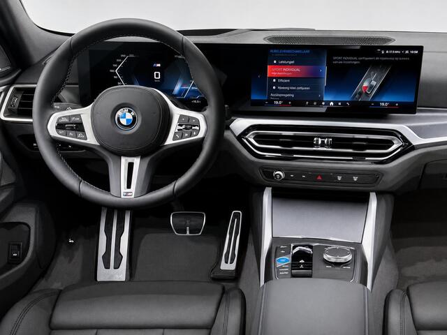 BMW i4 M50 X Drive 84 kWh Pano Trekhaak Head Up Luchtvering memory Harman/Kardon 19 Inch M Wielen