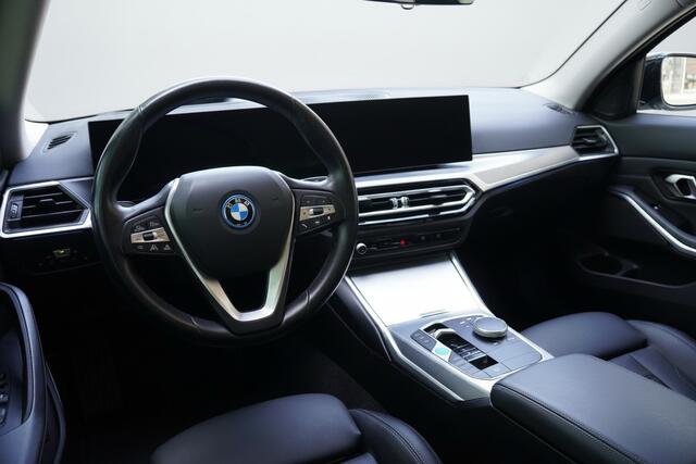 BMW i4 eDrive40 High Executive 84 kWh Driving assistant / BTW / Sportstoel verwarming