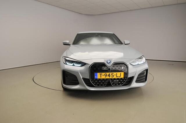 BMW i4 Gran Coupe eDrive40 | M-Sportpakket |LED | Leder | Navigatie | Sportstoelen | Stoelverwarming | DAB | Hifi speakers | Alu 18 inch