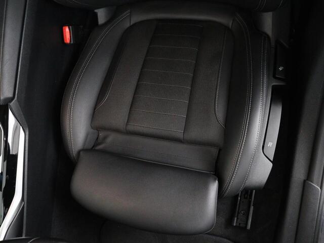 BMW i4 eDrive40 84 kWh | SOH 93,8% | Camera | Adaptive cruise | Climate control | Navigatie | DAB+ | Bluetooth | Stoelverwarming | Carplay