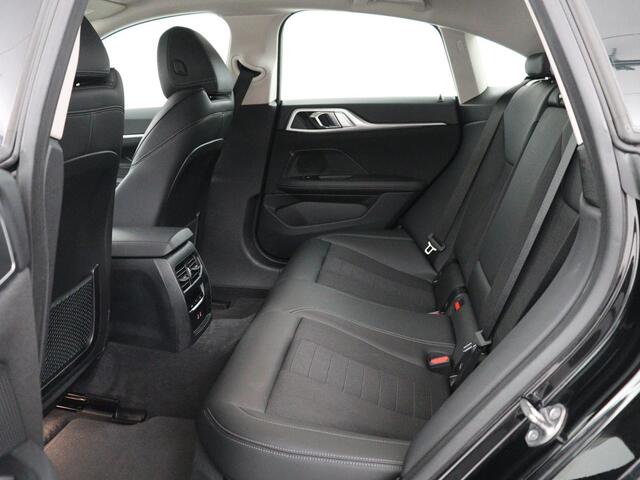 BMW i4 eDrive40 84 kWh | SOH 93,8% | Camera | Adaptive cruise | Climate control | Navigatie | DAB+ | Bluetooth | Stoelverwarming | Carplay