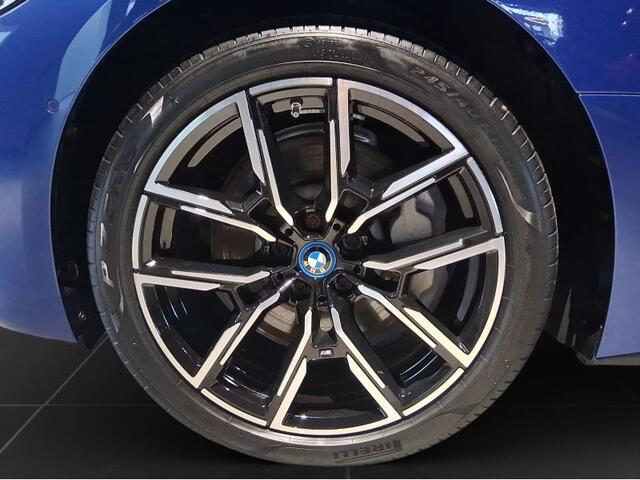 BMW i4 eDrive35 70 kWh M-SPORT ** LED, DR. ASS+, TREKH, H&K SOUND, 19-inch LMV ** 1e EIG - UNFALLFREI ** ** INFORMEER OOK NAAR ONZE AANTREKKELIJKE FINANCIAL-LEASE TARIEVEN **