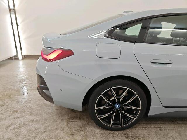 BMW i4 eDrive40 84 kWh Schuik-kanteldak Leer Camera Led