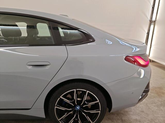 BMW i4 eDrive40 84 kWh Schuik-kanteldak Leer Camera Led