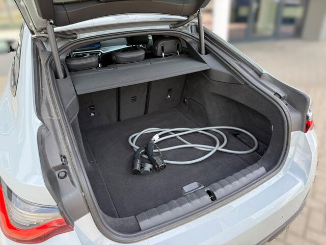 BMW i4 eDrive40 High Executive 84 kWh M Sport | Panoramadak | Stoelverwarming | Stuurverwarming | Harman Kardon | Adaptive Cruise Control | Laser LED | 360 Camera | Keyless | Navigatie | Head-Up Display | Ambiance Verlichting |