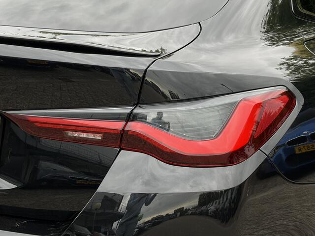 BMW i4 eDrive35 | M-Sport | 20" M-Perf. | Carbon | Harman/Kardon | Glazen schuif-/kanteldak | Camera