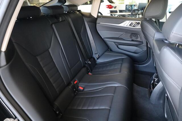 BMW i4 eDrive40 | Rondomzicht Camera | Stoelverwarming | Driving Assistant Professional | Dodehoek Detectie