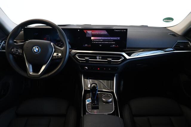 BMW i4 eDrive40 | Rondomzicht Camera | Stoelverwarming | Driving Assistant Professional | Dodehoek Detectie