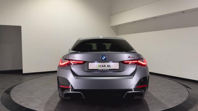 BMW i4 M50 84 kWh M Sport Pro | SOH 97,6% | el. Schuif/kanteldak | el. stoelen met memory | HUD | Unieke kleur
