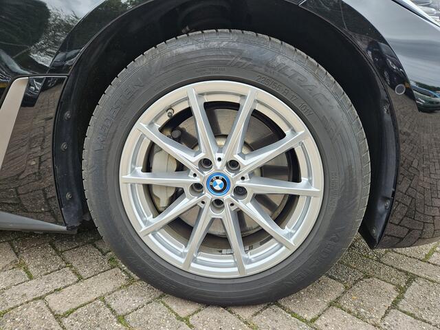 BMW i4 eDrive40 84 kWh NAVI / TEL / SPORTSTOELEN / LEER / LM / CAMERA
