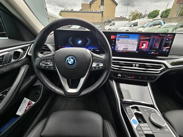 BMW i4 eDrive40 84 kWh NAVI / TEL / SPORTSTOELEN / LEER / LM / CAMERA
