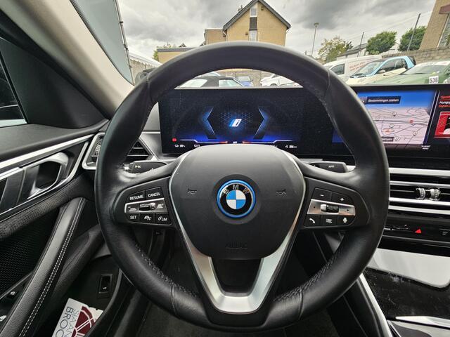 BMW i4 eDrive40 84 kWh NAVI / TEL / SPORTSTOELEN / LEER / LM / CAMERA