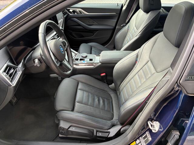 BMW i4 eDrive35 High Executive 70 kWh / Trekhaak / Schuifdak / 360Camera / Head-up / Harman Kardon / Leder / 19'' / Keyless / Sfeerverlichting / Stuur+Stoelverwarming / Dodehoek / DAB / ACC