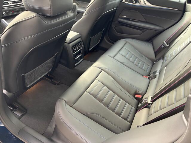 BMW i4 eDrive35 High Executive 70 kWh / Trekhaak / Schuifdak / 360Camera / Head-up / Harman Kardon / Leder / 19'' / Keyless / Sfeerverlichting / Stuur+Stoelverwarming / Dodehoek / DAB / ACC