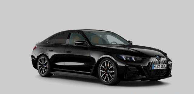 BMW i4 eDrive40 M Sport Edition 84 kWh COMFORT PACK - INNOVATION PACK - Harman Kardon - Getinte Ruiten - Comfort Access - Parking Assistant Plus - Head up - Elektrisch verwarmde voorstoelen -