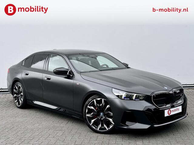 BMW i5 M60 xDrive Sedan 601 PK Adaptive M Onderstel | Trekhaak | Glazen Panoramadak | Driving Assistant Prof. | Parking Assistant prof. | Bowers & Wilkins Sound System