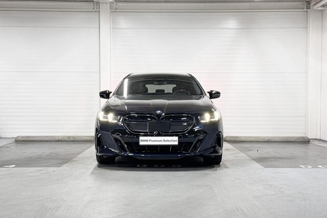 BMW i5 Touring M60 xDrive | M-Sport Pro | Travel Pack | Innovation pack | Comfort Pack | Bowers&Wilkins | Panoramadak | Comfort Access