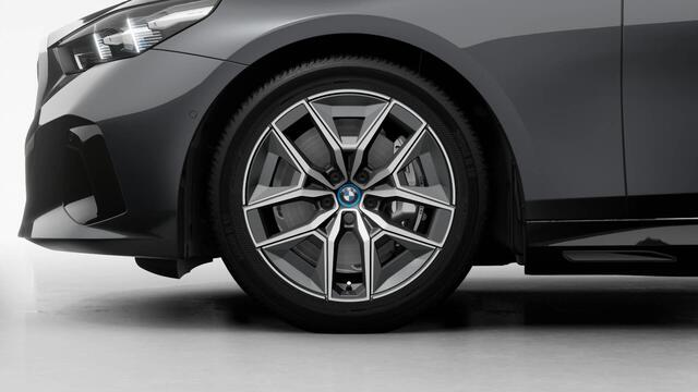 BMW i5 eDrive40 | M Sportpakket | Innovation Pack | Travel Pack | Comfort Pack